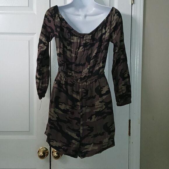 J for Justify camo off the shoulder short romper  Sz M GUC - Picture 5 of 8